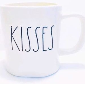💋KISSES RAE DUNN MUG